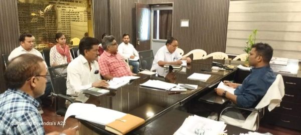 अप्रारंभ एवं निर्माणाधीन  कार्य कराएं शीघ्र पूर्ण