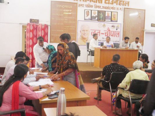 लाटरी से 20 पात्र हितग्राहियों  को आवास का आबंटन