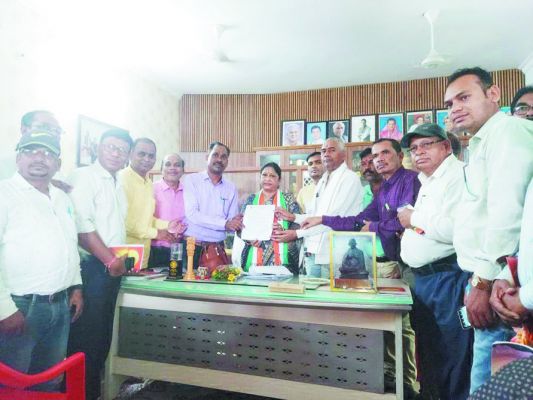 कर्मचारियों की समस्याओं को हल  करने सरकार प्रतिबद्ध-डॉ.लक्ष्मी