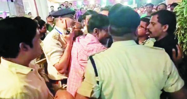 प्रशिक्षु आईपीएस ने पत्रकार को दी तमाचे की धमकी, कलेक्टर ने ड्यूटी से हटाया