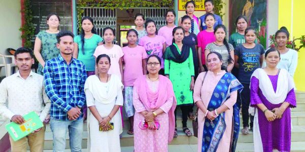 आदिवासी कन्या छात्रावास में  विधिक साक्षरता शिविर 