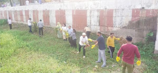 दलपत सागर में श्रमदान कर स्वच्छता अभियान चला