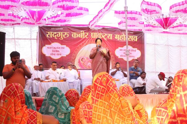 कबीर साहब ने समाज की उन्नति के लिए किया काम  - मेयर
