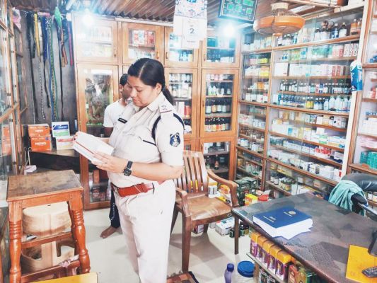 45 मेडिकल दुकानों में दबिश, किया निरीक्षण