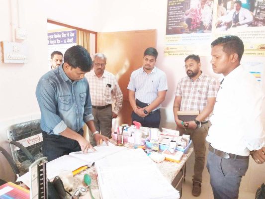 वनांचल में कलेक्टर ने स्वास्थ्य सुविधाओं का लिया जायजा