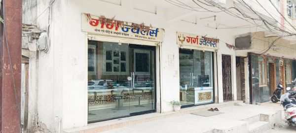 सराफा दुकान में उठाईगिरी  की कोशिश