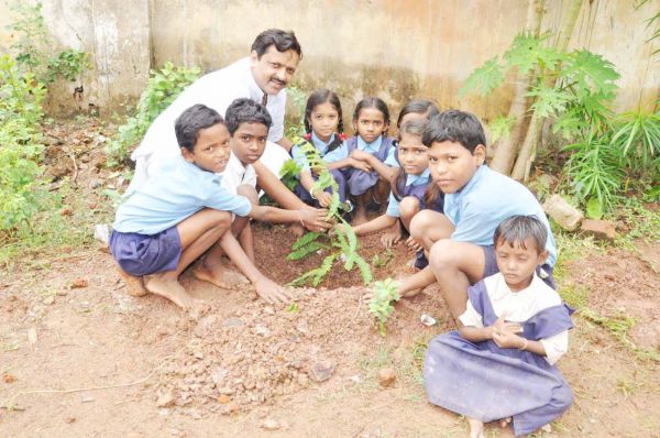 एकजुट होकर पौधरोपण करें- सुनील रामदास
