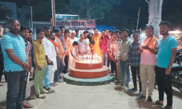 ट्रेन हादसा, मृतकों को श्रद्धांजलि