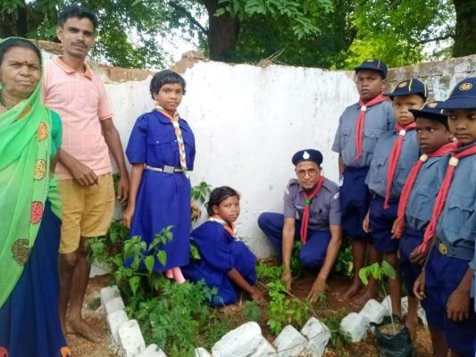  रोवर-रेंजर व कब-बुलबुल टीम ने पौधारोपण कर ली सुरक्षा की शपथ 