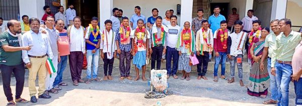 भाजपा के 10 कार्यकर्ताओं ने किया कांग्रेस प्रवेश 