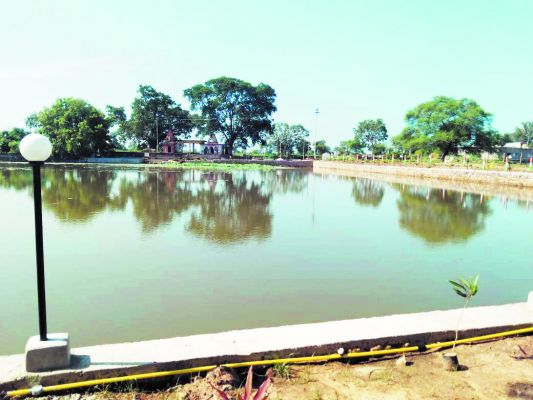 मेघा में 2 एकड़ में बना शीतला तालाब अमृत सरोवर