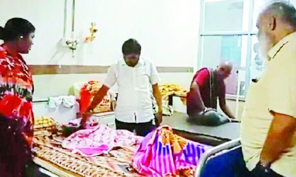 पावर बैकअप की व्यवस्था नहीं होने से भीषण गर्मी में मरीज हो रहे परेशान
