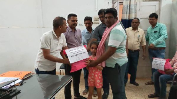 बाल मधुमेह किट का वितरण, छोटे  बच्चे भी करते हैं आसानी से उपयोग