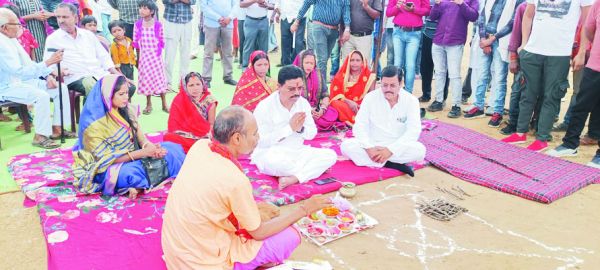 सडक़ निर्माण का भूमिपूजन