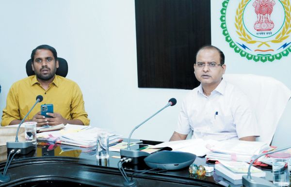 बाढ़ से निपटने आवश्यक तैयारियों के निर्देश, ठेकेदारों से कहा, सडक़ निर्माण में लाए तेजी