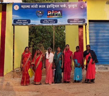 रीपा योजना के जरिए महिलाएं आर्थिक रूप से हो रही हैं सशक्त