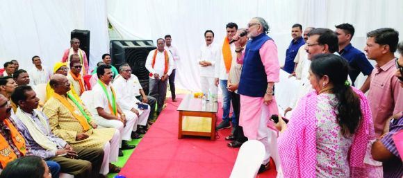 छत्तीसगढ़ में भाजपा सरकार आते ही धर्मांतरण के खिलाफ बनाएंगे कानून - गिरिराज 