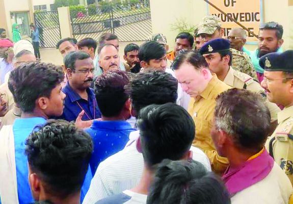 हाईटेंशन तार के नीचे काम करते मजदूर की करंट से मौत