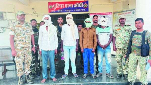 देवी प्रतिमा को आग लगाई,  4 आदिवासी गिरफ्तार