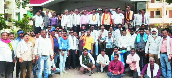 मांगों को लेकर सहकारी समिति कर्मचारियों की हड़ताल जारी