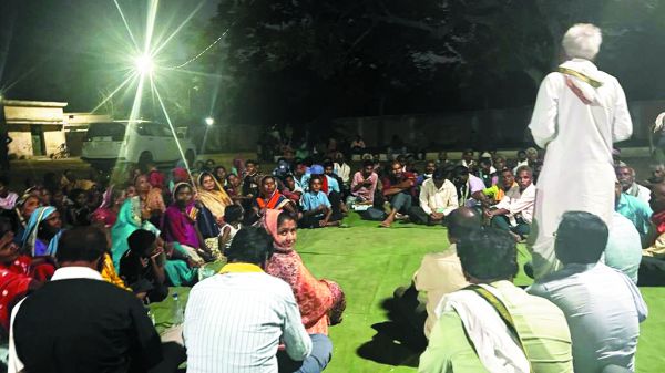 नक्सल क्षेत्र में विधायक ने लगाई चौपाल