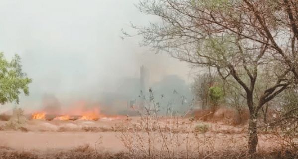 बिना अनुमति बोर खनन, अचानक लगी आग से हुआ ब्लास्ट