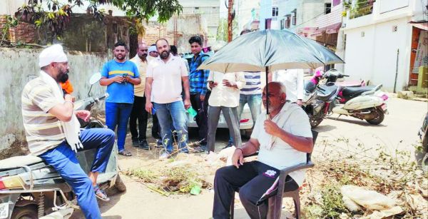 निगम ने बंद किया जेसीबी भेजना, वार्डवासियों ने खोला मोर्चा