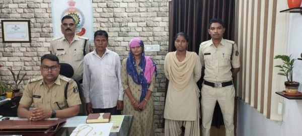 सराफा दुकान में चोरी, बाप-बेटी गिरफ्तार