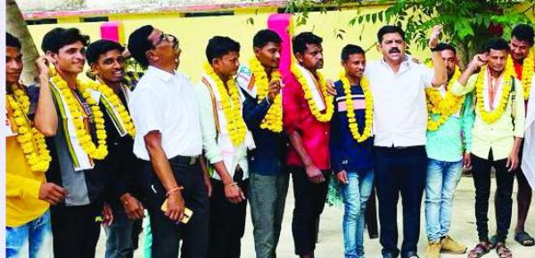सरपंच सहित दो दर्जन भाजपाई हुए कांग्रेस में शामिल