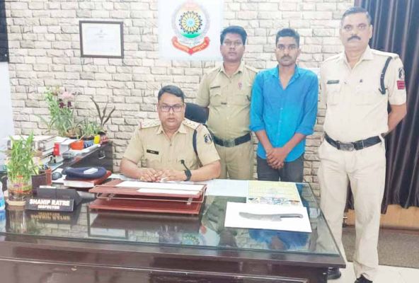 पुरानी रंजिश : गाली-गलौज, मारपीट, घेराबंदी कर पकड़ाया