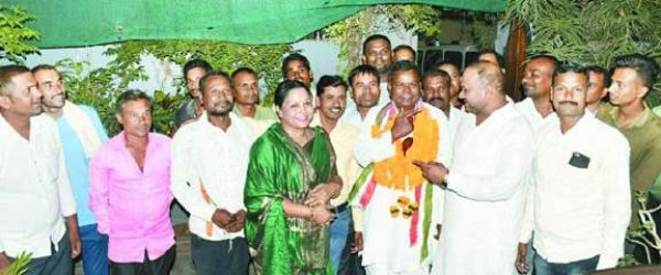 लखमा ने कुरुद के कांग्रेसियों से की भेंट-मुलाकात