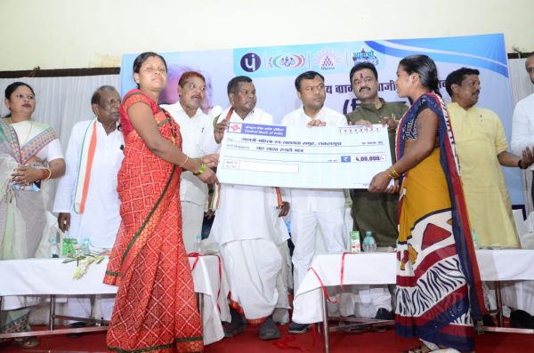 उद्यमिता के माध्यम से महिलाएं परिवार को करें सशक्त- लखमा