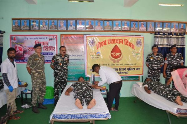 188 बटालियन सीआरपीएफ  के जवानों ने किया रक्तदान 