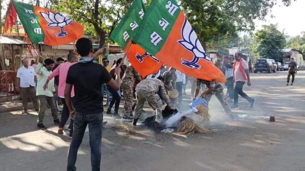 भाजपा ने फूंका आबकारी मंत्री का पुतला