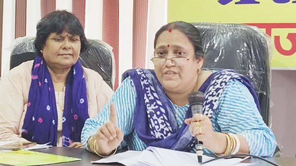 रास्ते को सार्वजनिक बताकर बेजा कब्जा का आरोप