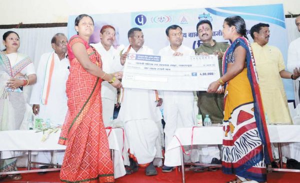 उद्यमिता के माध्यम से महिलाएं परिवार को करें सशक्त-लखमा