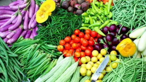 अदरक 2 सौ और टमाटर के दाम 60 रुपए