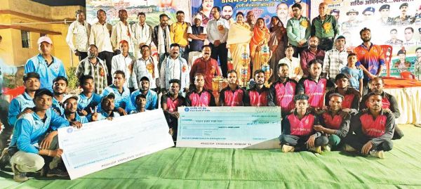 दुगली में 8 दिवसीय राज्य स्तरीय क्रिकेट स्पर्धा विजेता टीम को विधायक ने किया पुरस्कृत