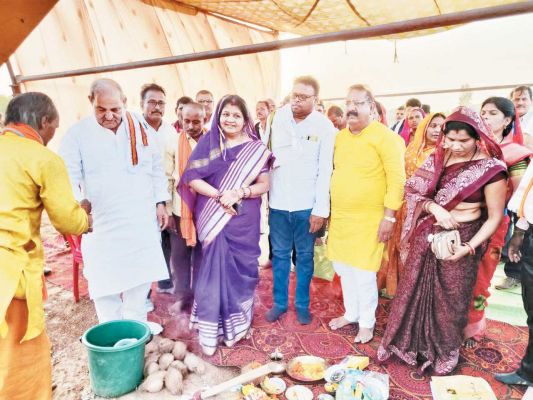 विधायक धनेन्द्र ने किया तटबंध निर्माण का भूमिपूजन