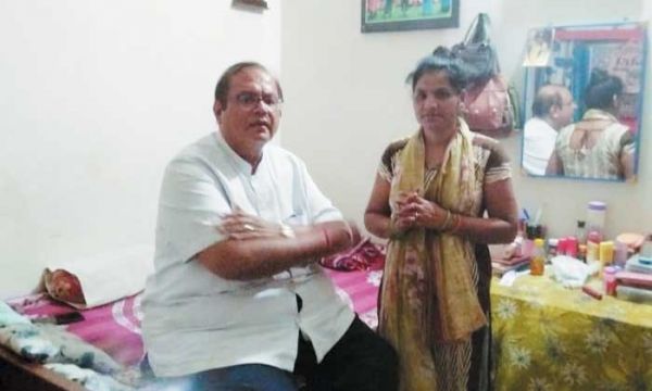 विधायक ने ब्लॉक कांग्रेस अध्यक्ष के घर पहुंच ली स्वास्थ्य की जानकारी