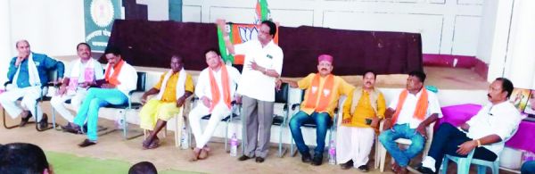 मोदी के नेतृत्व में देश विकास की ऊँचाईयों को छू रहा है-डॉ. सुभाऊ कश्यप