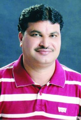श्रमदान से हो रहा जंगलेसर एनीकट का मरम्मत कार्य - मधुसूदन
