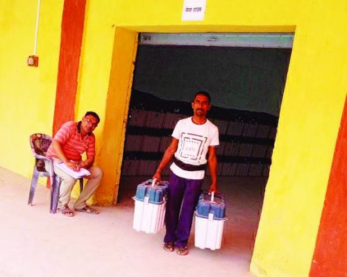 शुरू हुआ ईवीएम और वीवीपैट मशीन की चेकिंग