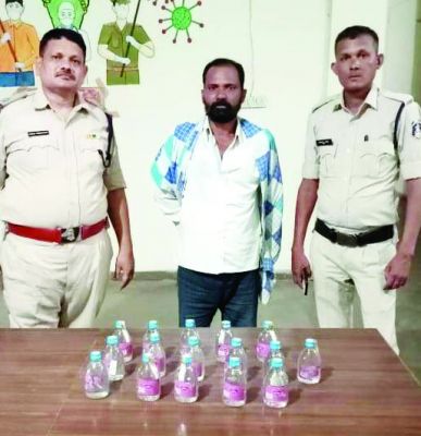 देशी शराब के साथ  कोचिया पकड़ाया