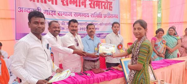 अंदकुरी गांडा समाज ने मेधावी छात्र-छात्राओं का किया सम्मान 