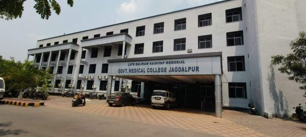 स्टाफ नर्स की कमी, काम का बढ़ रहा दबाव