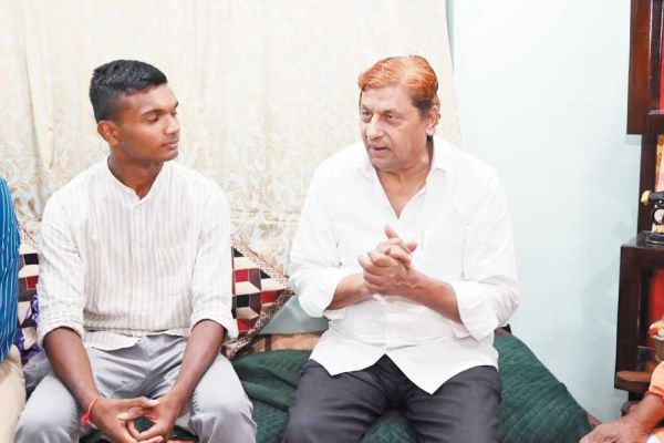 लेफ्टिनेंट चिन्मय अब देश की सेवा के लिए अपना महत्वपूर्ण योगदान देंगे, जो जिले के लिए गर्व की बात है-अकबर