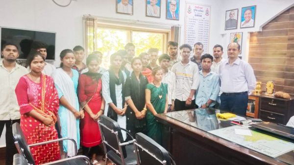 कबीरधाम पुलिस की पहल, शिक्षा से वंचित 40 को भरवाया ओपन परीक्षा फॉर्म 