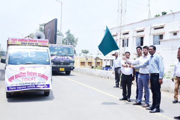 गहन डायरिया नियंत्रण जागरूकता रथ को कलेक्टर ने दिखाई हरी झण्डी