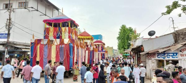 बस्तर गोंचा महापर्व: तुपकी की सलामी के साथ गुंडिचा मंदिर  पहुंचे भगवान जगन्नाथ